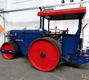 Dampfwalze aus der "alten Zeit"
