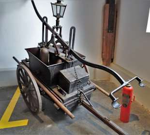 Handpumpe zur Brandbekämpfung im Museum