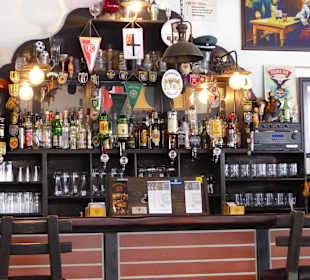 Gut gefüllter Tresen