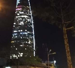 Bitexco Tower bei Nacht