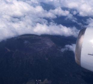 Der Vulkan Momotomba aus der Luft