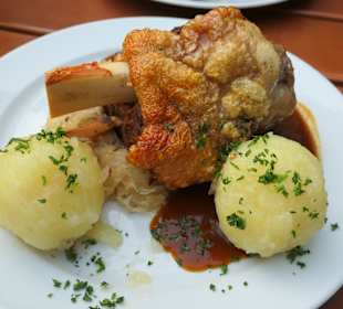 Schweinehaxe von der Georgbräu im Nikolaiviertel