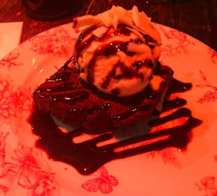 Schoko-Brownies mit Eis