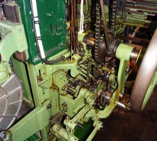 Rundgang durch die Maschinenhalle der Tuchfabrik