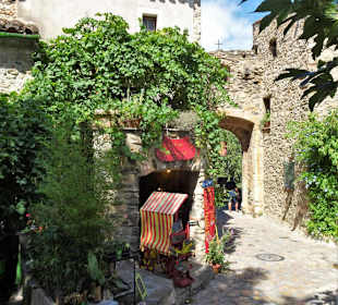 In den Gassen der Altstadt von Castelnou