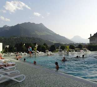 Thermalbad mit vielen Massagendüsen