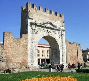 Triumphbogen Arco di Augusto