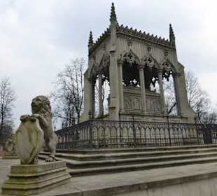 Das Potocki-Mausoleum bei Schloss Wilanow