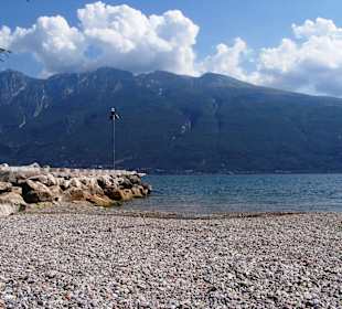 Strand in Porto Tignale (Schwimmschuhe notwendig!)