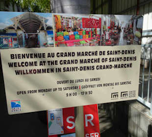 Das Werbeschild des Grand Marché