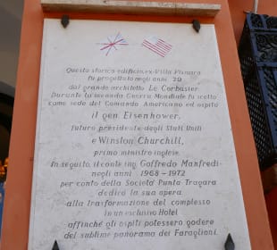 Hinweistafel über die großen Köpfe