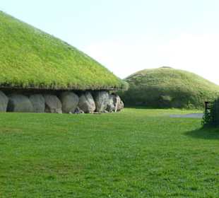 Bis zu 6.000 Jahre alte Gräber (Newgrange)