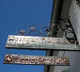 Schild eines ortsansässigen Weingutes - 1