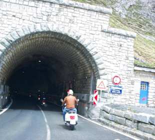 Einfahrt ins Mitteltor 