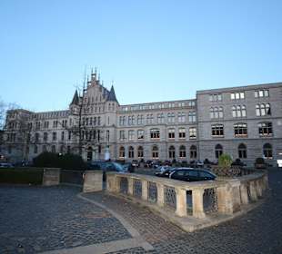 Blick von der Burg auf die Bezirksregierung