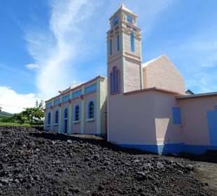 Außenansicht der Kirche Notre-Dame des Laves