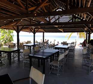 Strandbar und Restaurant an der Playa Porto Mari