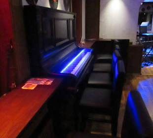 Pub Restaurant Piano