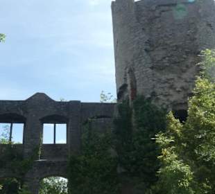 Unterwegs in der Ruine von Burg Neuhaus