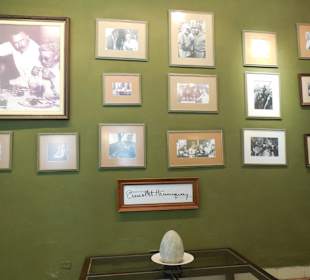 Bilderwand in einem Hemmingwayhotel