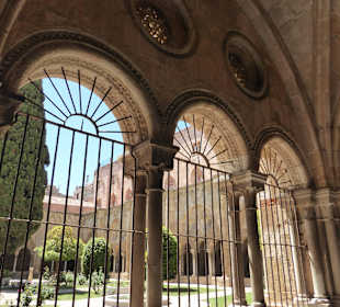 Schöne Stadt Tarragona / Kathedrale Innenhof Kreuz