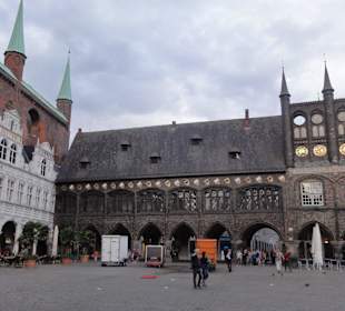 Kohlmarkt mit Rathaus Lübeck, 250 m entfernt