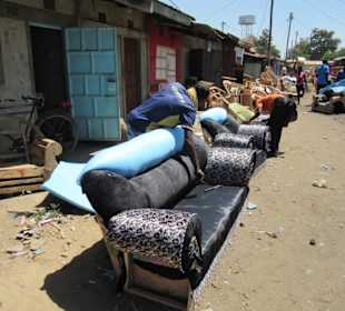 Unterwegs auf einem einheimischem Markt in Kisumu.