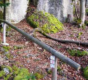 Auf-/ Abstieg mit Geländer 