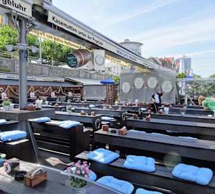 Spaziergang über die Rheinuferpromenade Düsseldorf