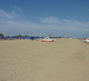 Sehr breiter feiner Sandstrand