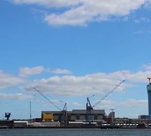 Blick auf die Deutsche Werft HDW im Hafen