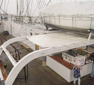 An Deck der Gorch Fock