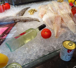 Auslage auf Eis bei Gosch Sylt Hafenspitze