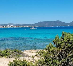 Blick über die Bucht auf Cala Millor