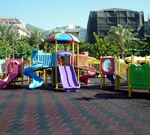 Kinderspielplatz /Kleoprata Beach