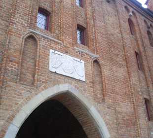 Początek ulicy - brama Mariacka