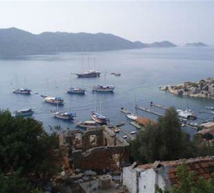 Blick von der Burg Myra's in den Hafen der Stadt