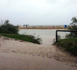 Lido dei Pini Regen am Strand