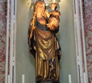 Skulpturen in der Kathedrale Santa Maria