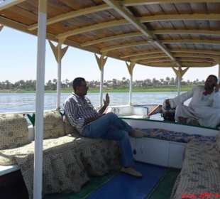 Auf der Feluke (Guide und Kapitain)