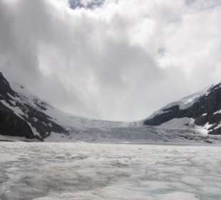 Auf dem Gletscher-Plateau des Athabasca