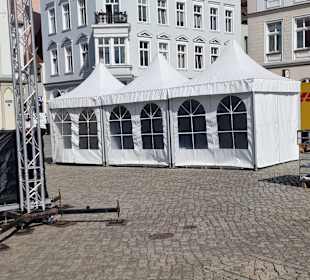 Festvorbereitung MV Tag auf dem Markt