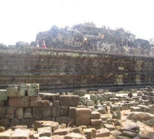 Tempelberg Baphuon mit liegendem Buddha