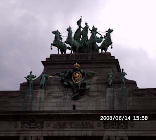 oben auf dem Triumphbogen