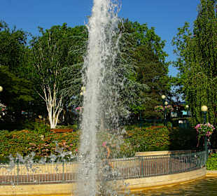 Die Fontäne vor dem Eingang