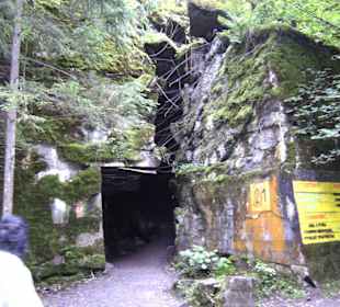 Bunker mit Versatzstücken