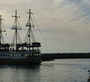 Hafen von Side am Abend