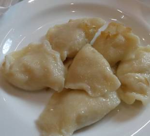 Bar Karmazyn Hala Targowa mit leckeren Pierogi