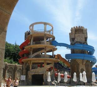 Wasserrutschenturm im Atlantida