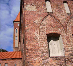 Blick im Burghof nach oben